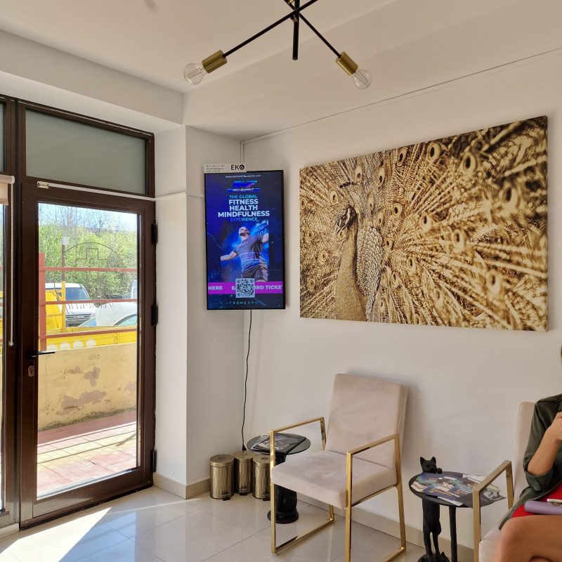 Reteaua Digitala DOOH Indoor - Lăbuțe Fericite Veterinar, Caramfil, Sector 1